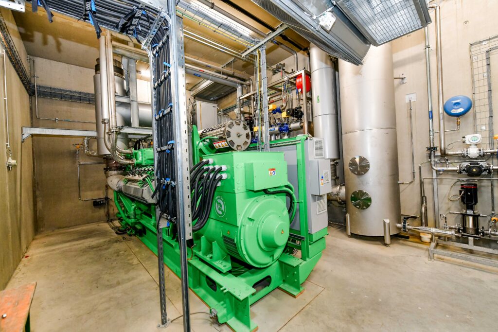 Proj. Innenansicht BHKW Jenbacher